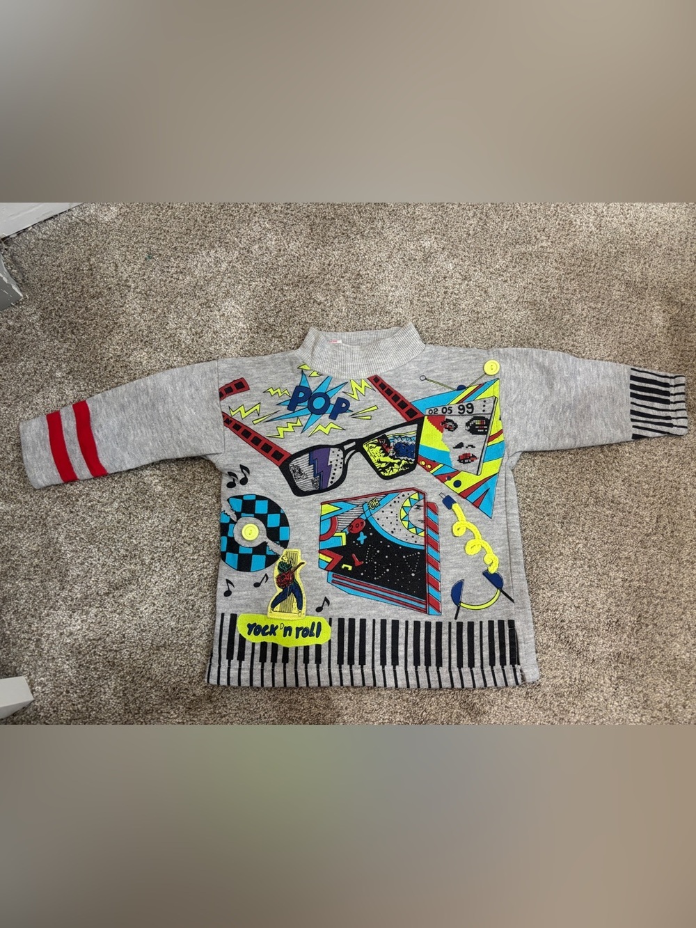 Vintage 80s/90s Kid’s “pop art" knit sweater “rock 'n roll music themes size 5-6
